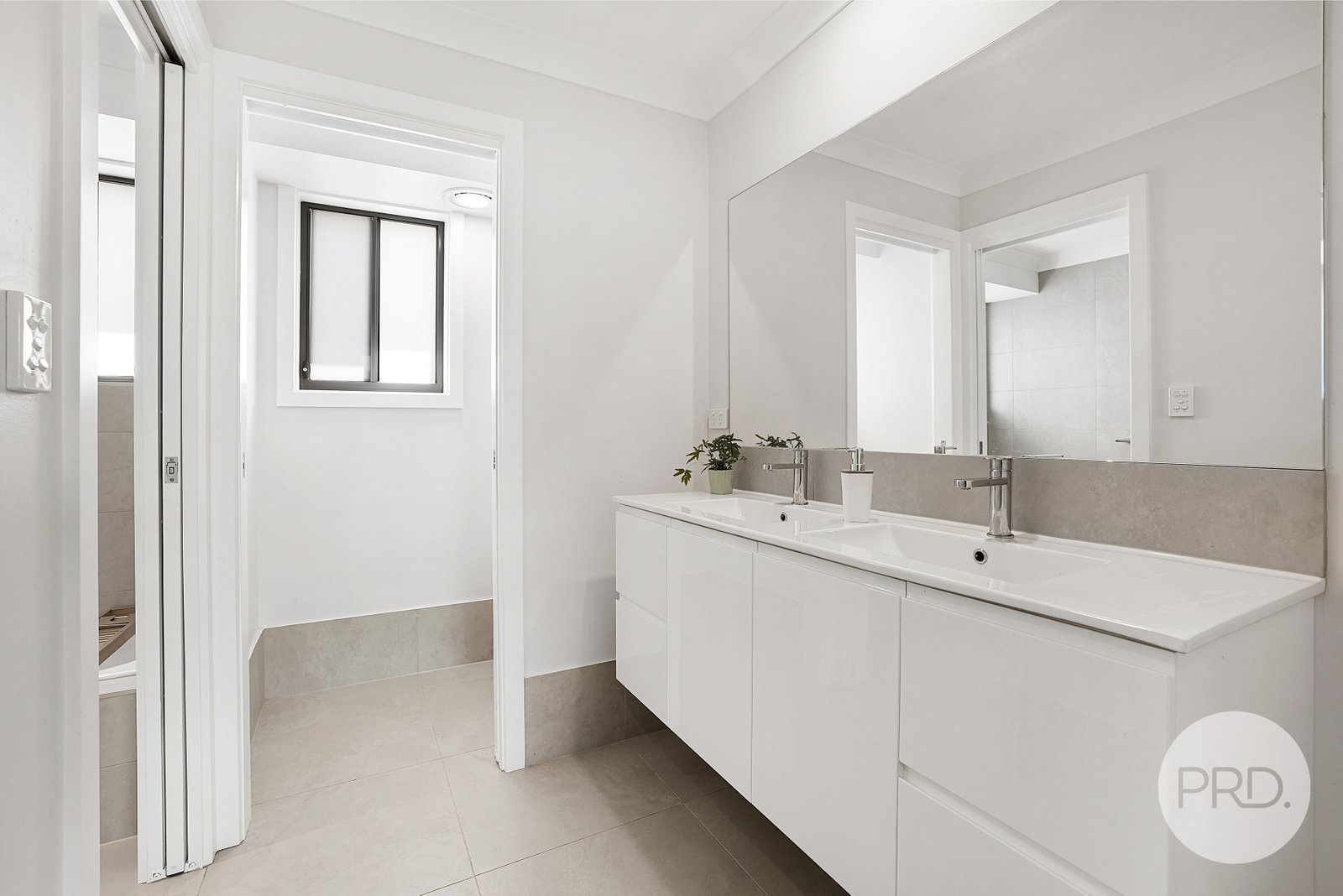 11 Angus Place TAMWORTH 18