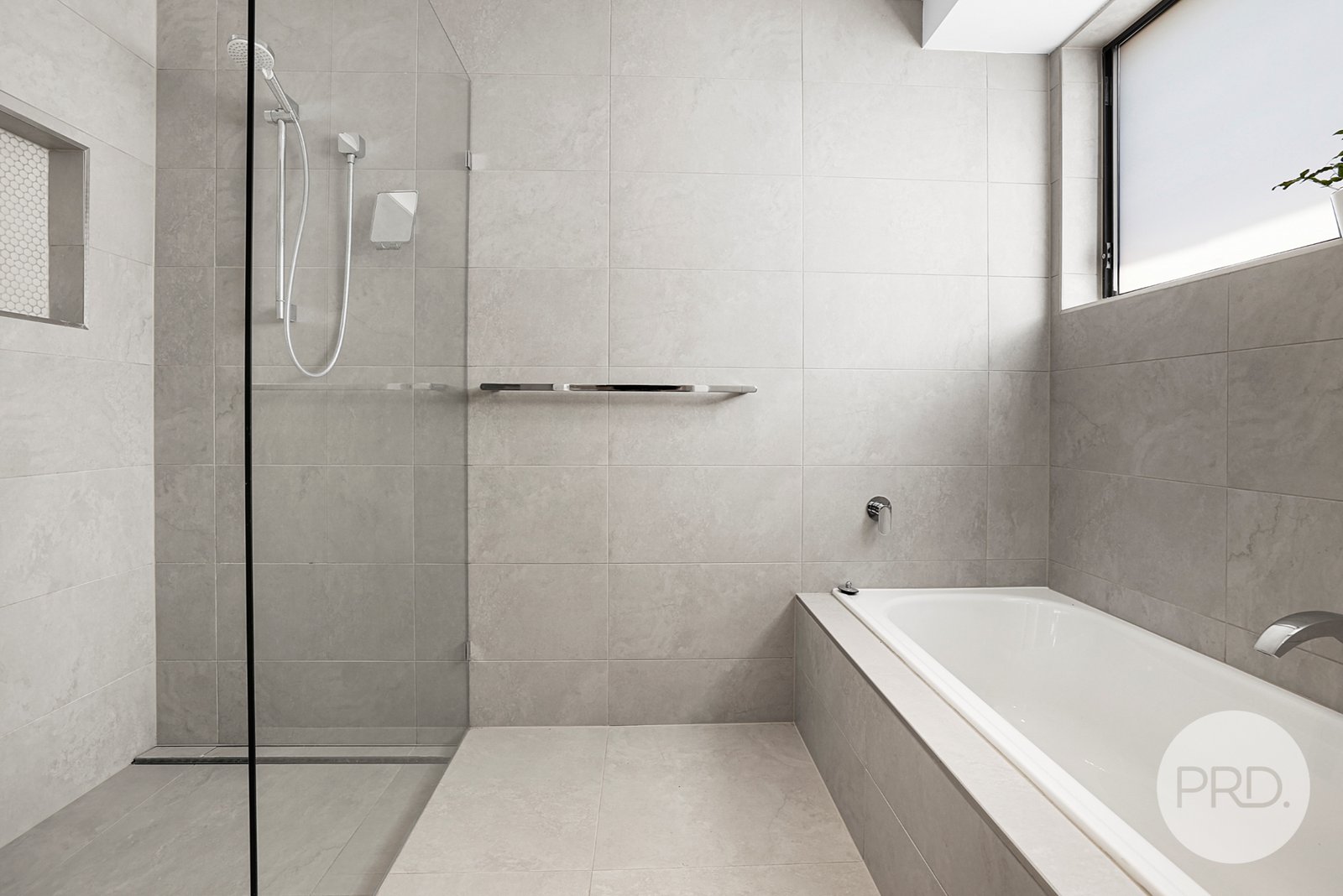 11 Angus Place TAMWORTH 19