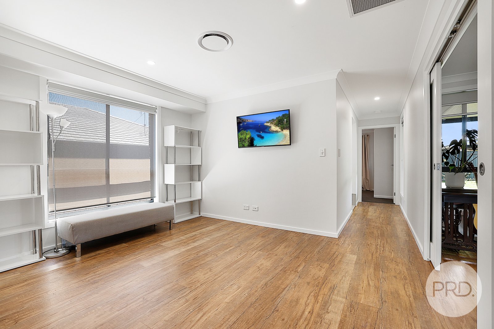 11 Angus Place TAMWORTH 21