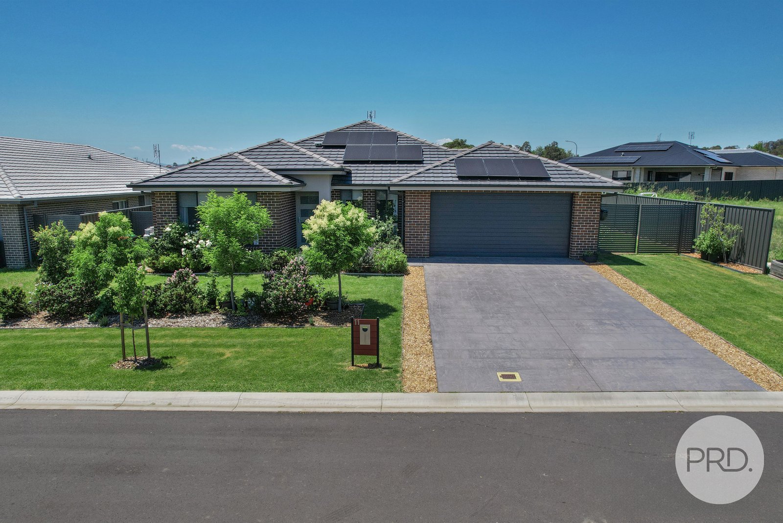 11 Angus Place TAMWORTH 25