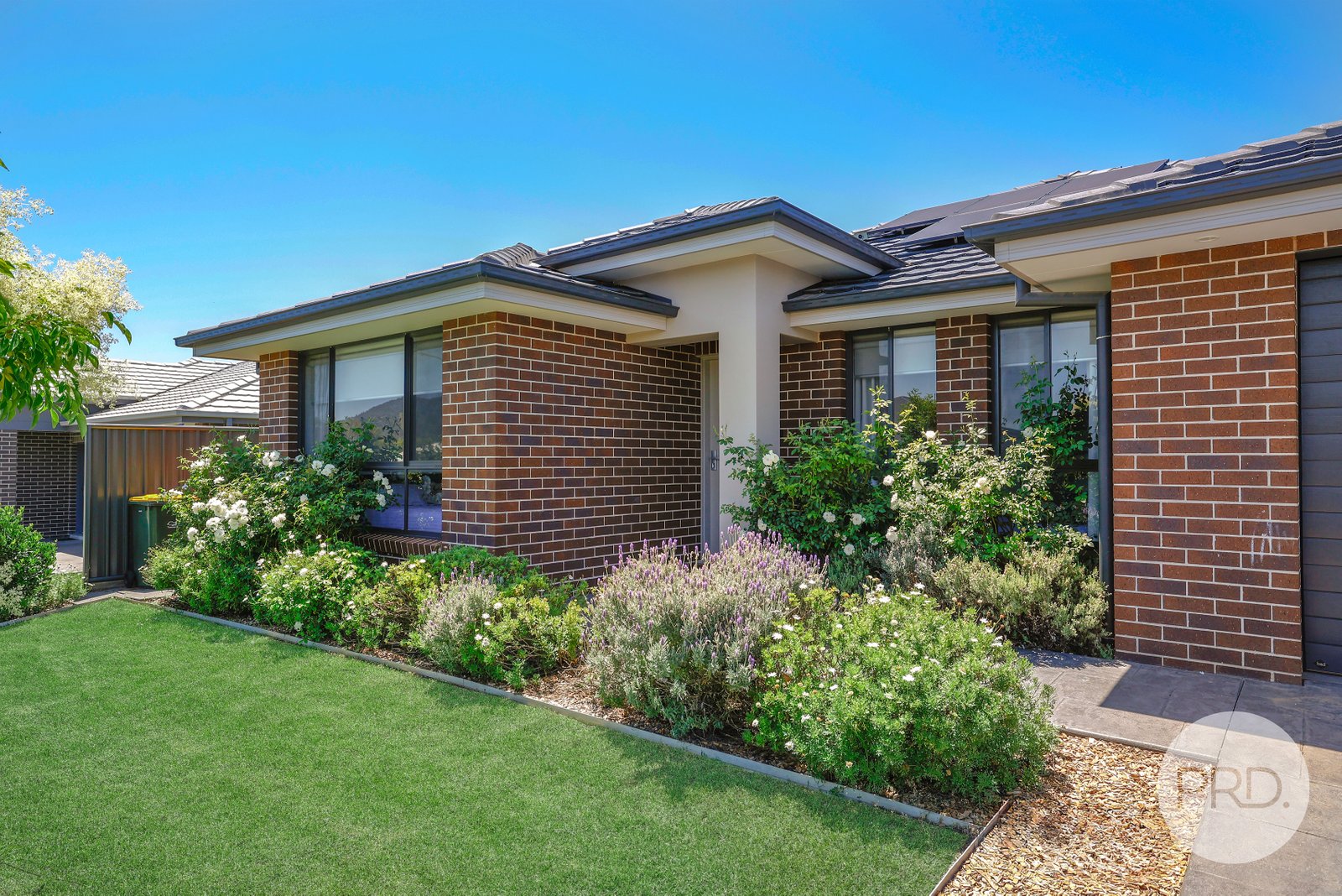 11 Angus Place TAMWORTH 26