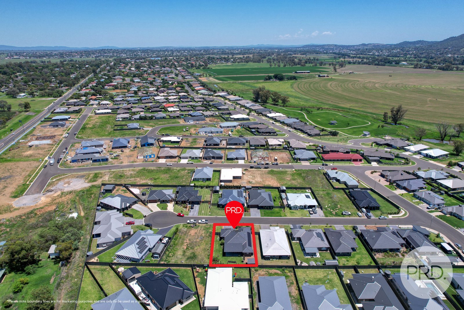 11 Angus Place TAMWORTH 29