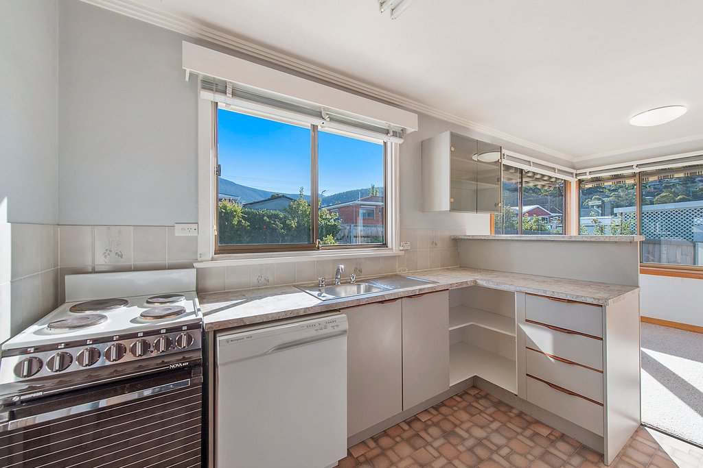 11 Anthony Place GLENORCHY 3