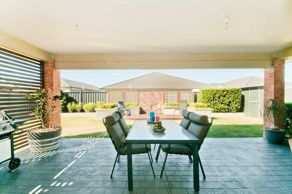 11 Athanlin Avenue HAYWARDS BAY 4
