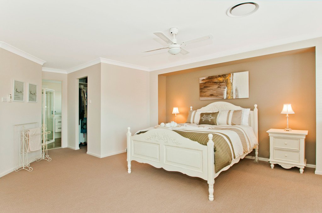 11 Athanlin Avenue HAYWARDS BAY 13