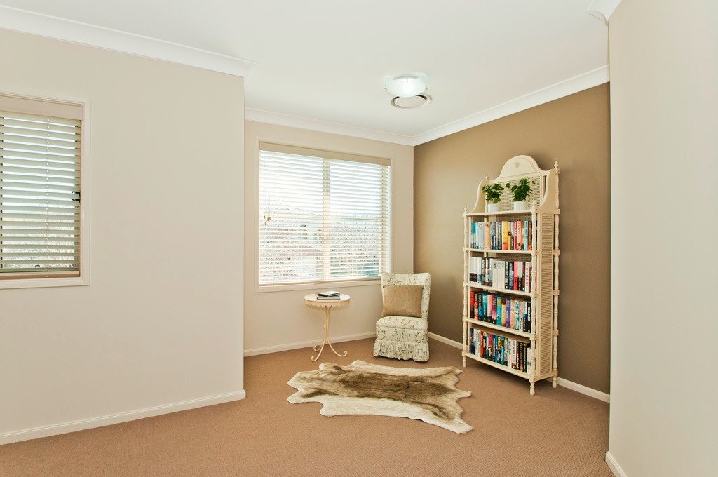 11 Athanlin Avenue HAYWARDS BAY 14
