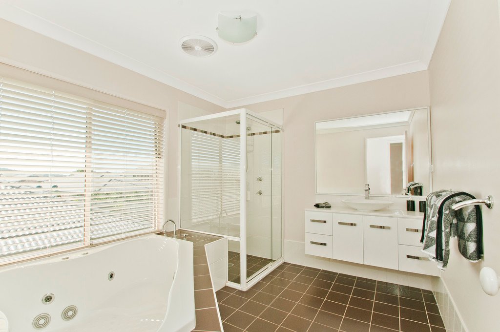11 Athanlin Avenue HAYWARDS BAY 15