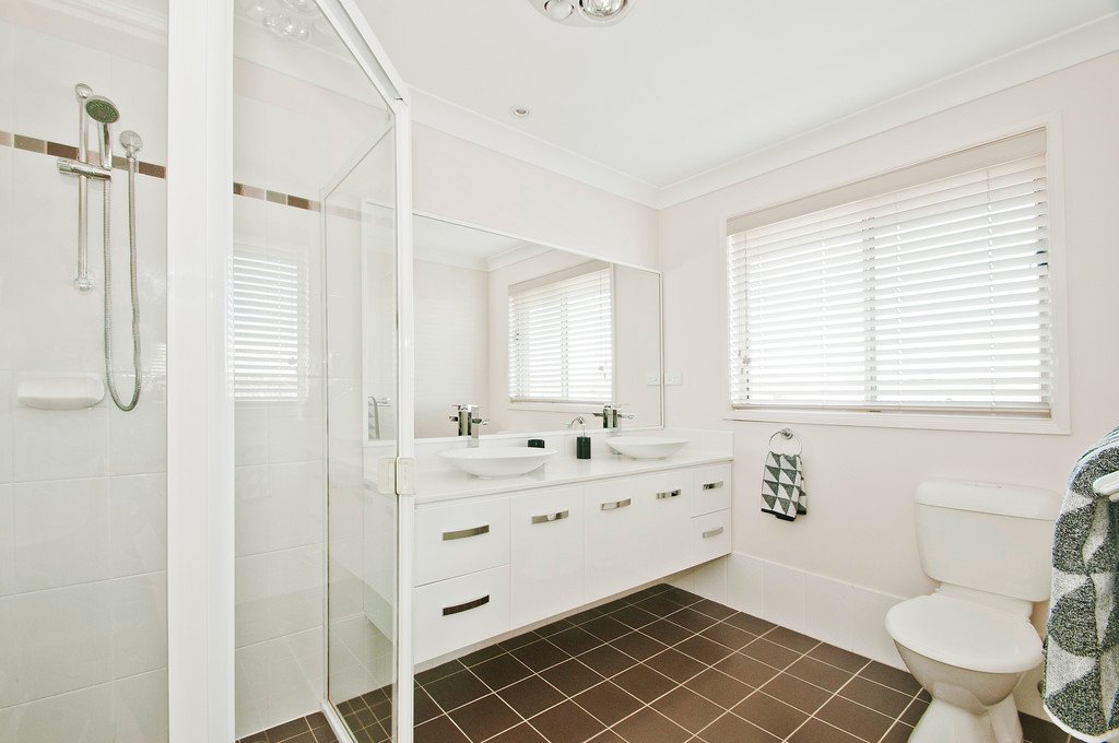 11 Athanlin Avenue HAYWARDS BAY 16