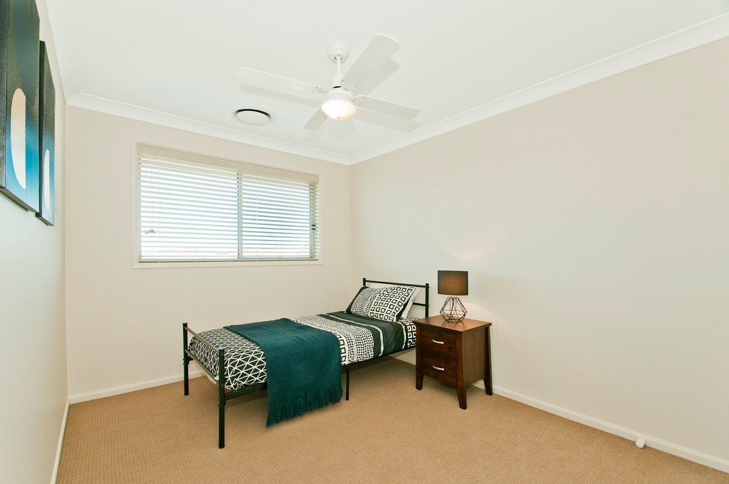 11 Athanlin Avenue HAYWARDS BAY 18