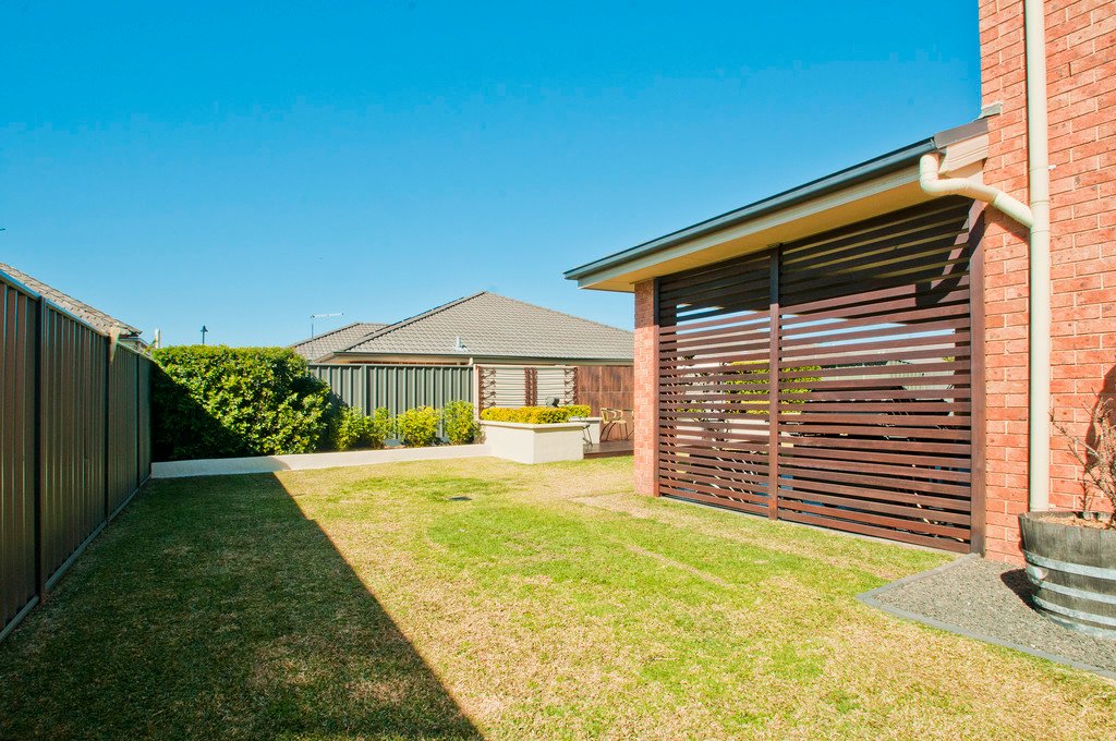 11 Athanlin Avenue HAYWARDS BAY 21