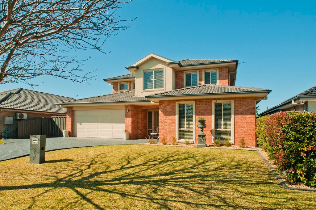 11 Athanlin Avenue HAYWARDS BAY 25