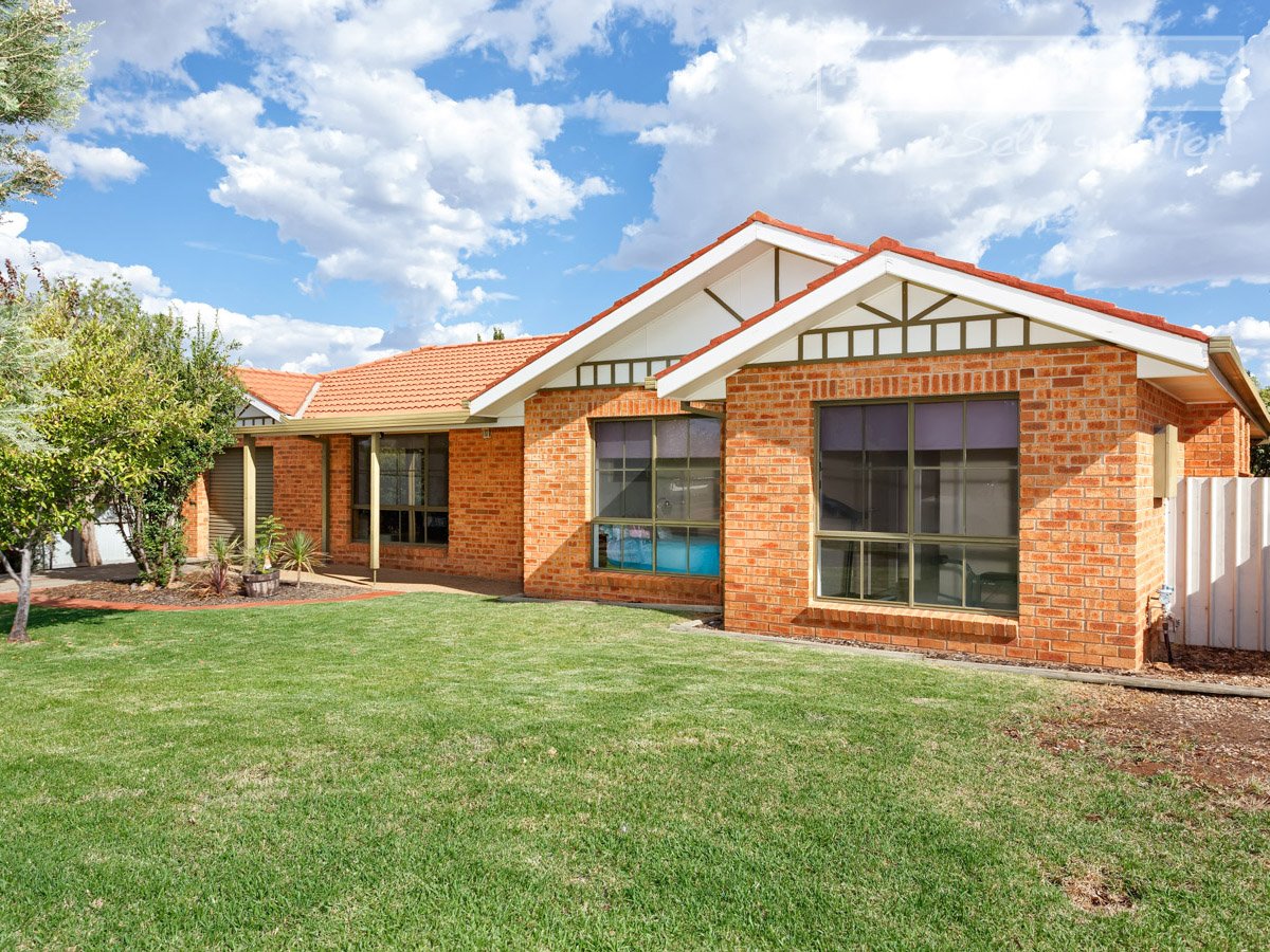 11 Avocet Drive ESTELLA 1