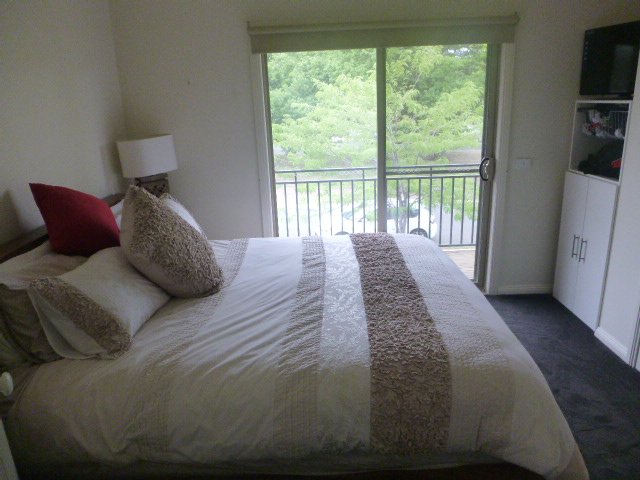 11 Ayrvale Avenue LAKE GARDENS 5