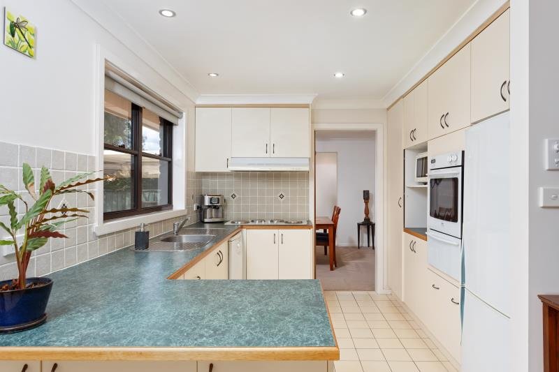 11 Balmoral Crescent LAKE ALBERT 3