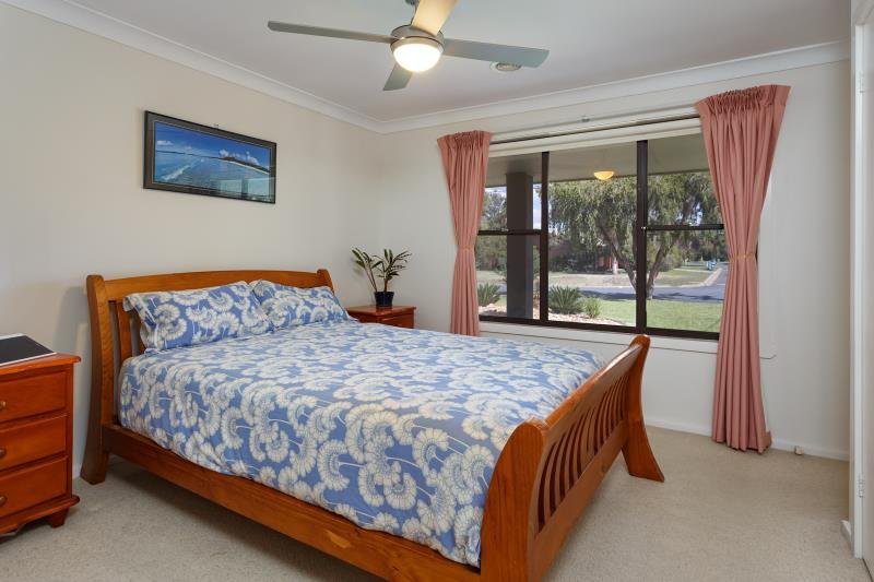 11 Balmoral Crescent LAKE ALBERT 4