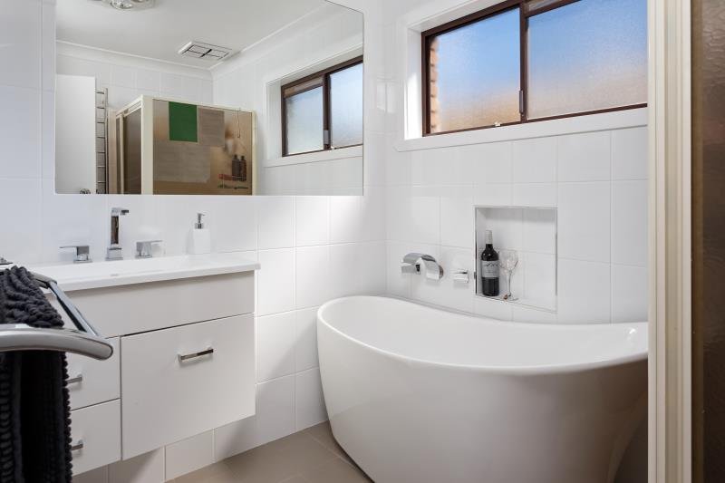 11 Balmoral Crescent LAKE ALBERT 5