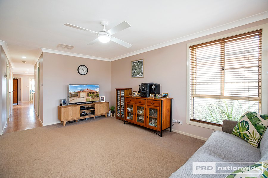 11 Banks Street TAMWORTH 4