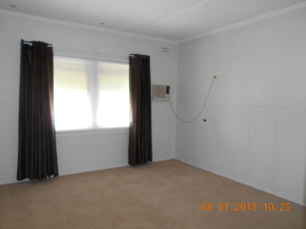 11 Bassett Street TUMUT 4