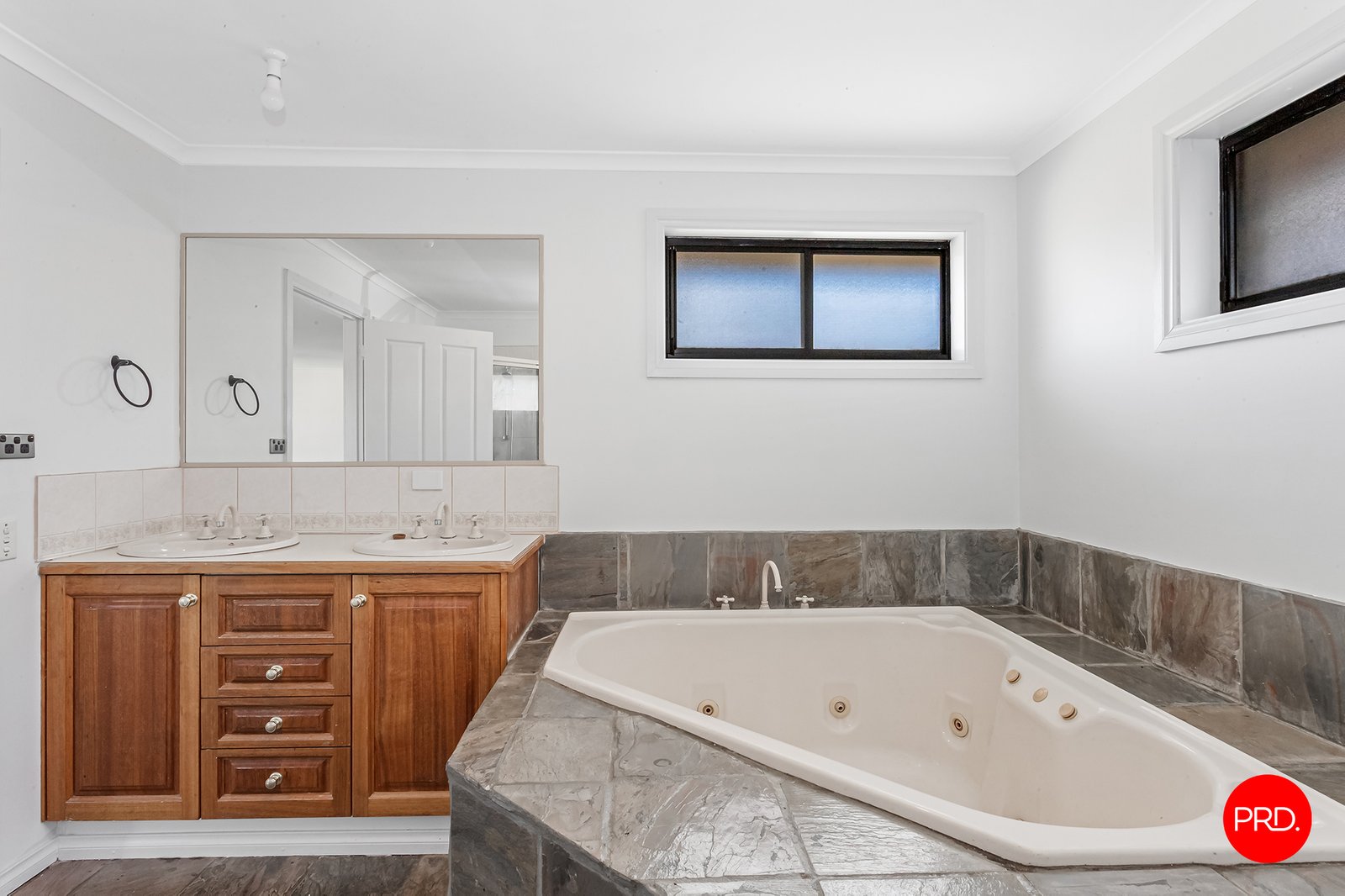 11 Bedford Court GOLDEN SQUARE 3