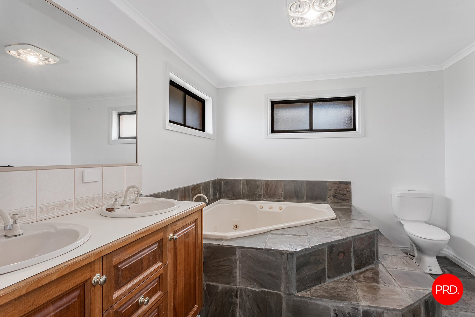 11 Bedford Court GOLDEN SQUARE 8