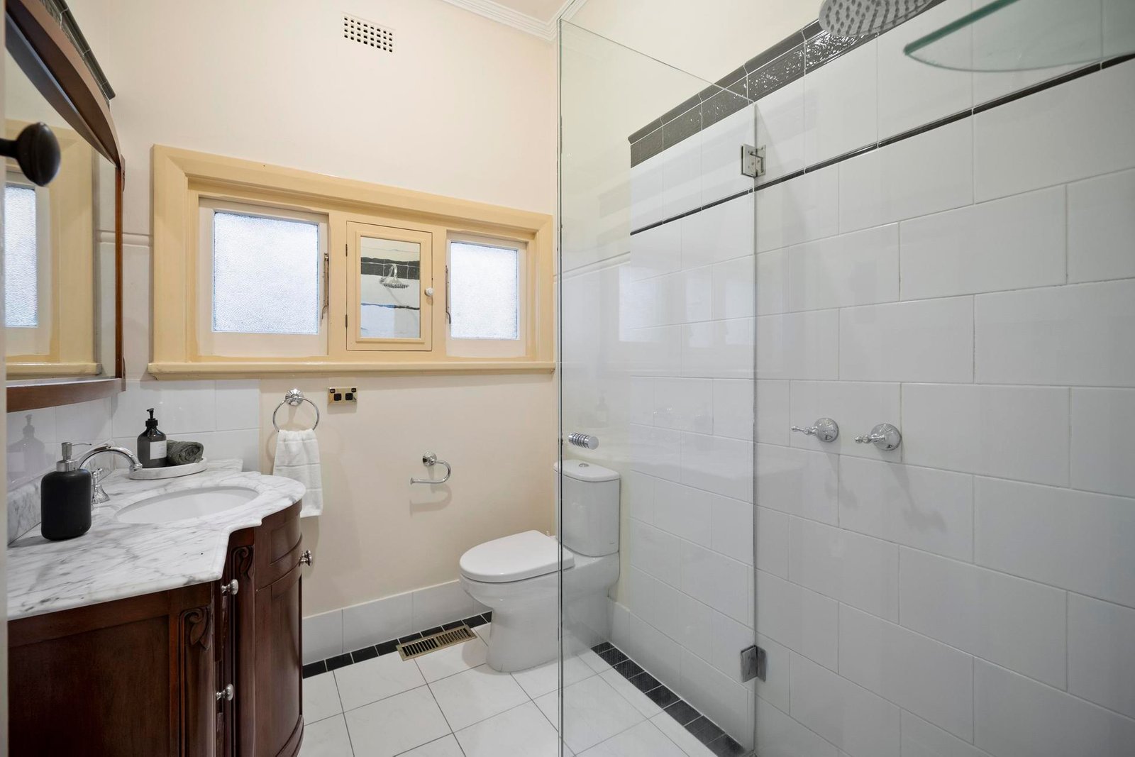 Real Estate and Property in 11 Bellevue Avenue, Malvern East, VIC