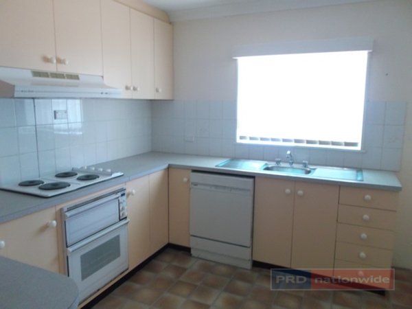 11 Birch Street BATLOW 2