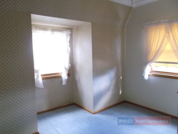11 Birch Street BATLOW 9