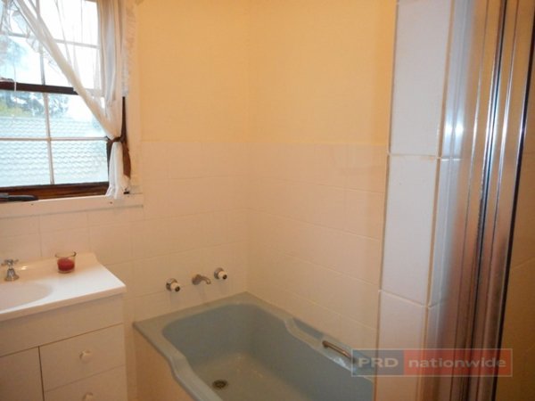 11 Birch Street BATLOW 21