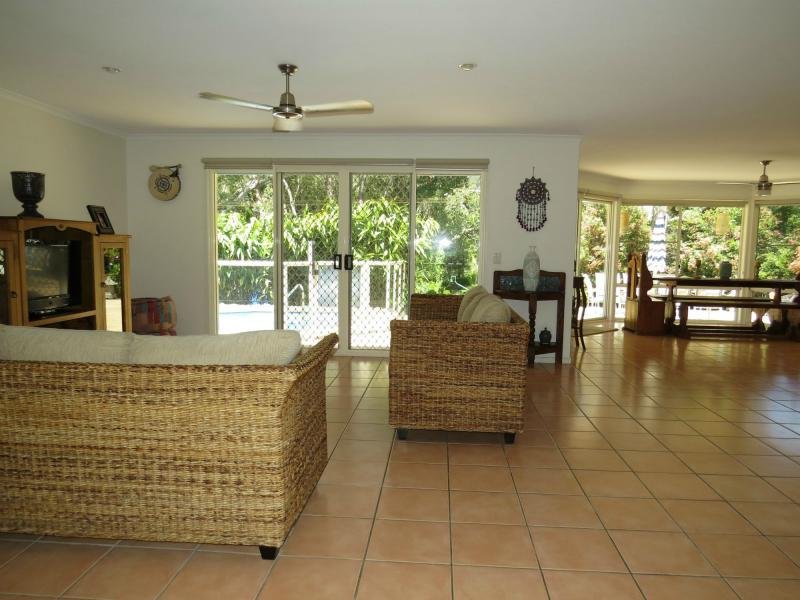 11 Bluewater Place SAPPHIRE BEACH 6