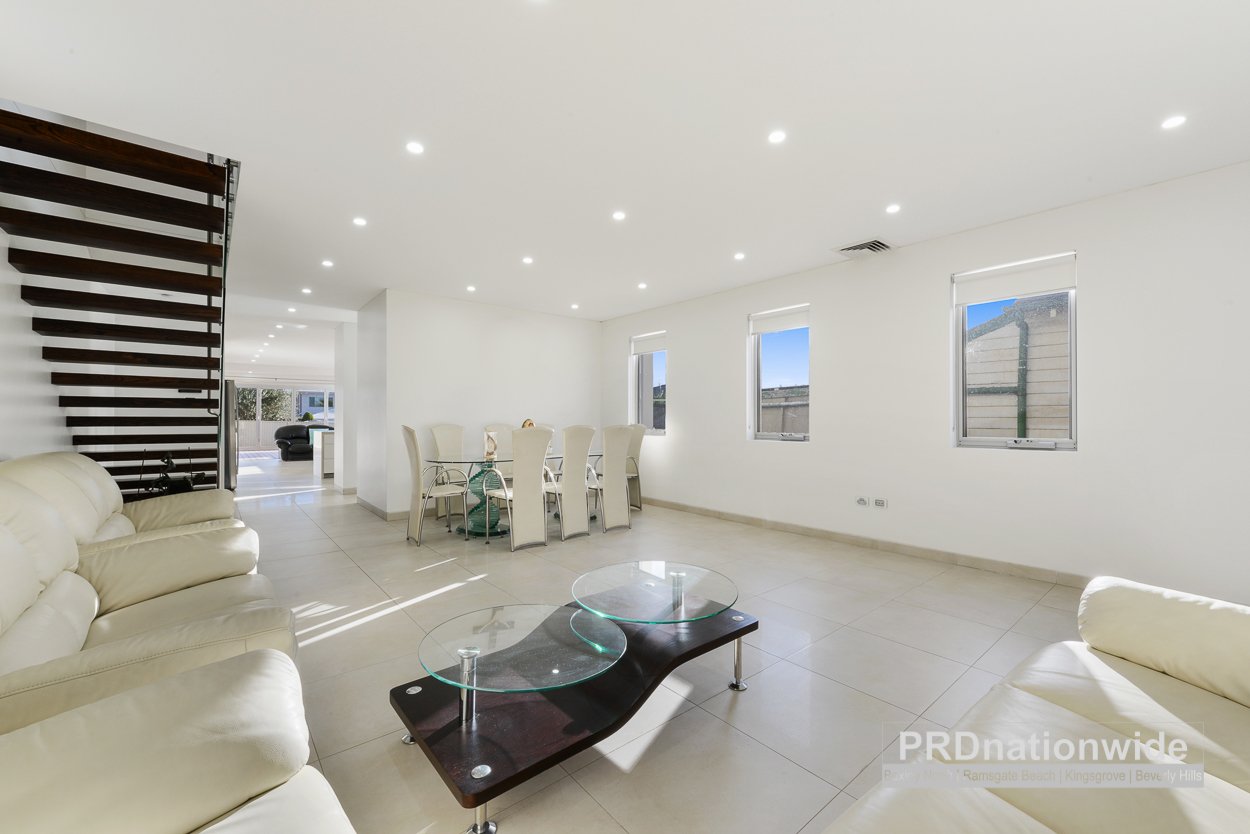 11 Bower Street ROSELANDS 4