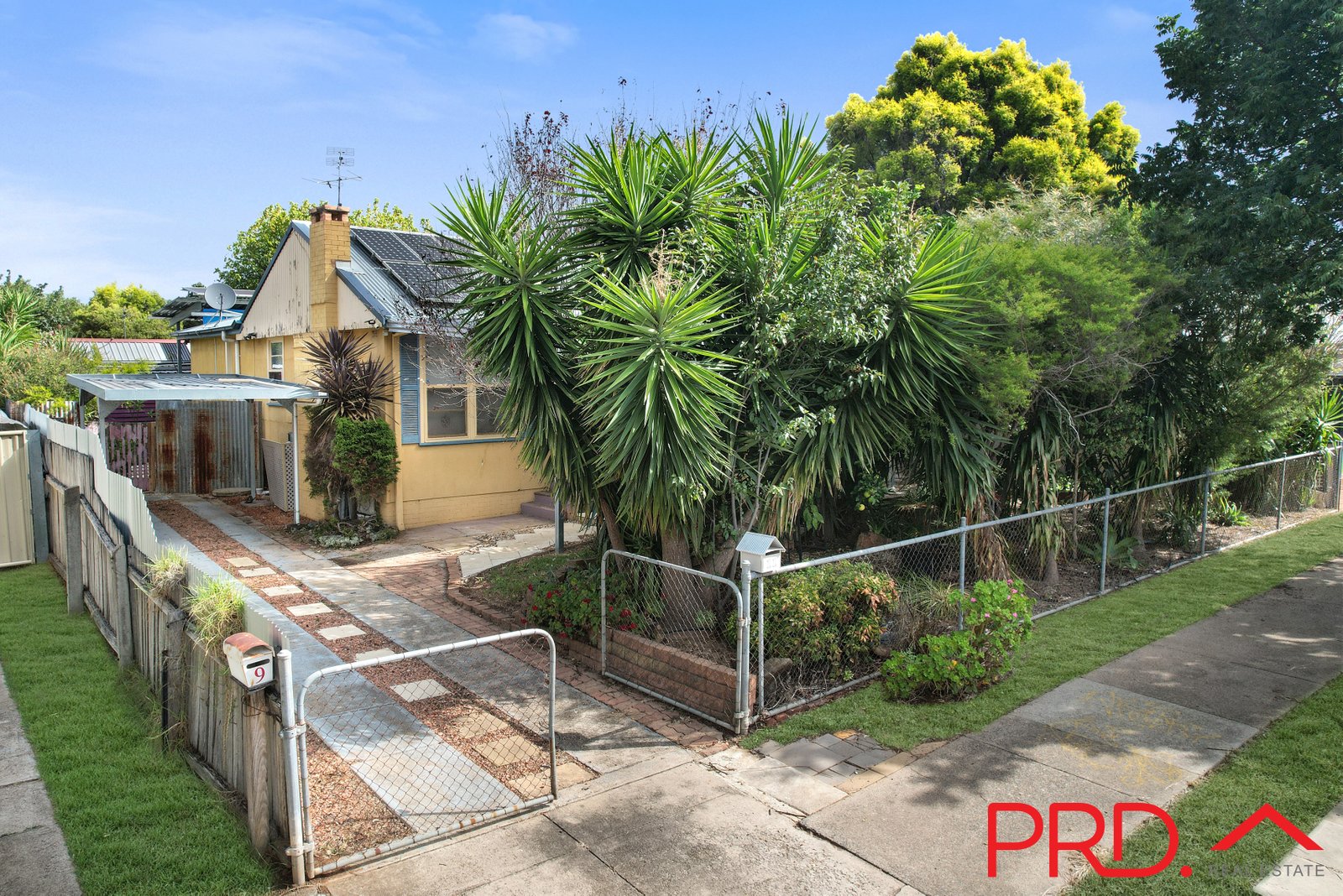 11 Bruce Street TAMWORTH 5