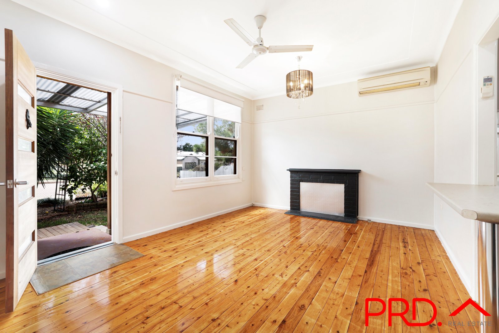 11 Bruce Street TAMWORTH 8