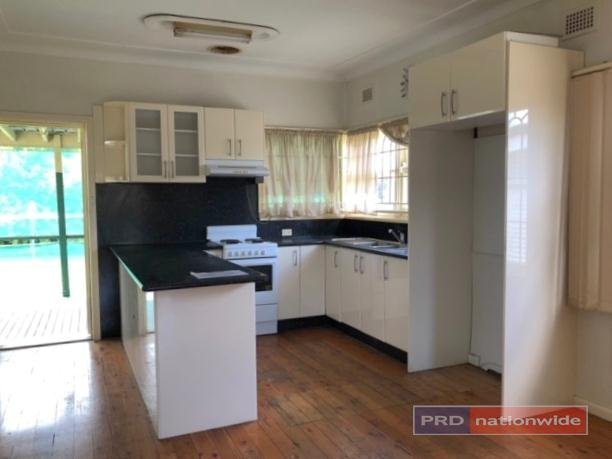 11 Burton Avenue CHESTER HILL 3