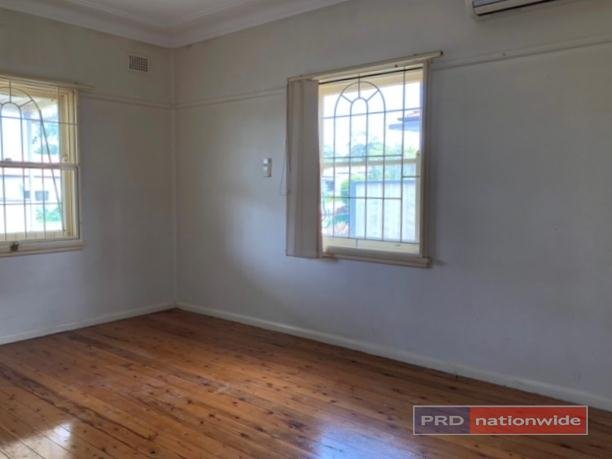 11 Burton Avenue CHESTER HILL 4