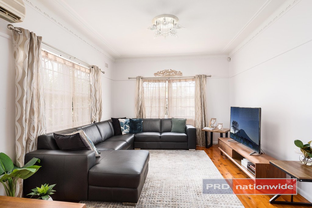 11 Burton Avenue CHESTER HILL 4