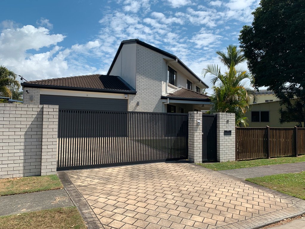 11 Cairns Avenue PALM BEACH 2