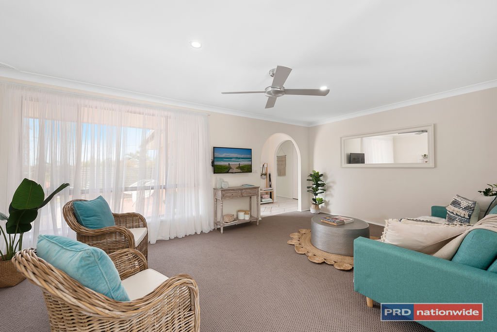 11 Canomie Street SAPPHIRE BEACH 6