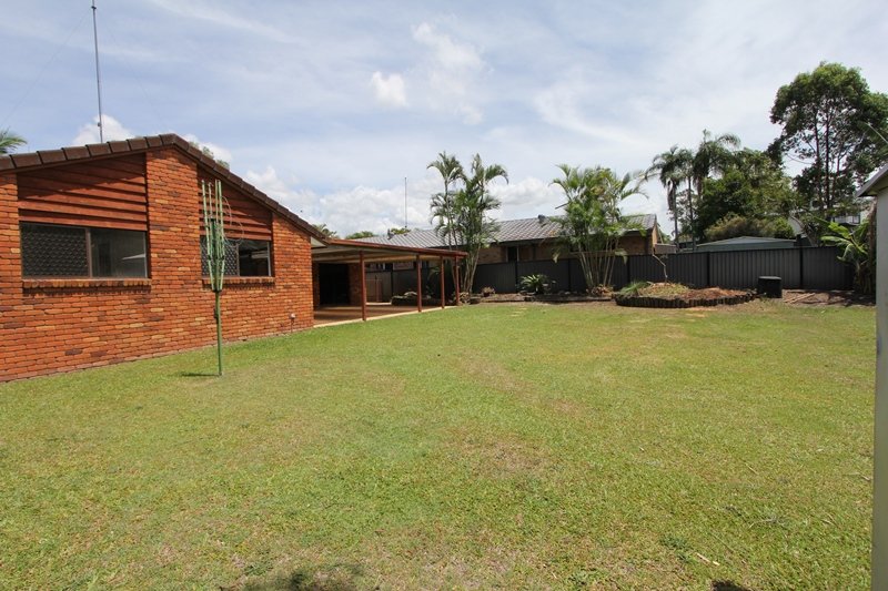 11 Canterbury Chase ASHMORE 2