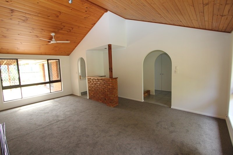 11 Canterbury Chase ASHMORE 3