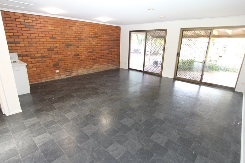 11 Canterbury Chase ASHMORE 5