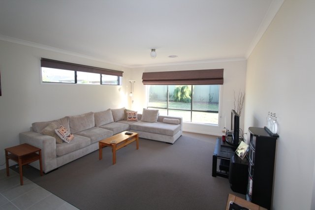 11 Carmichael Court SEBASTOPOL 9