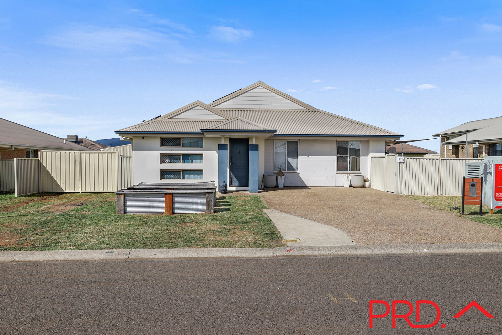 11 Carnegie Place TAMWORTH 1