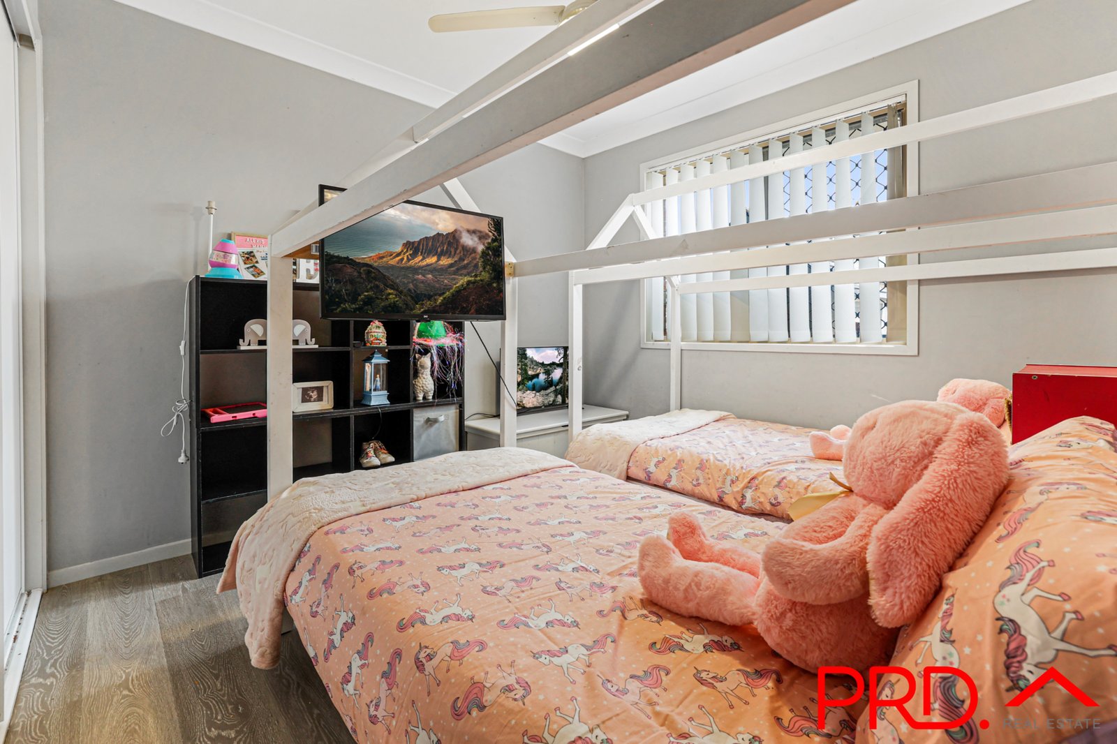 11 Carnegie Place TAMWORTH 8