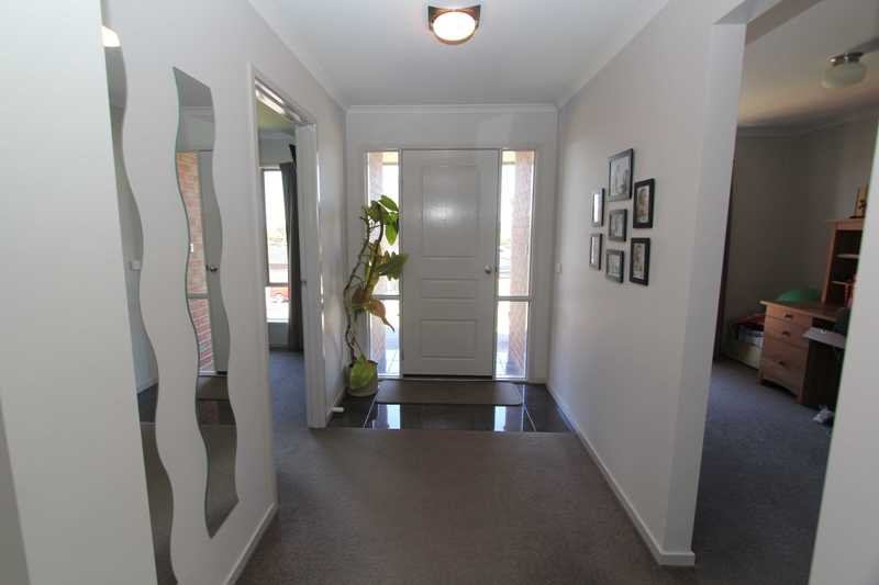 11 Catherine Court BROWN HILL 2