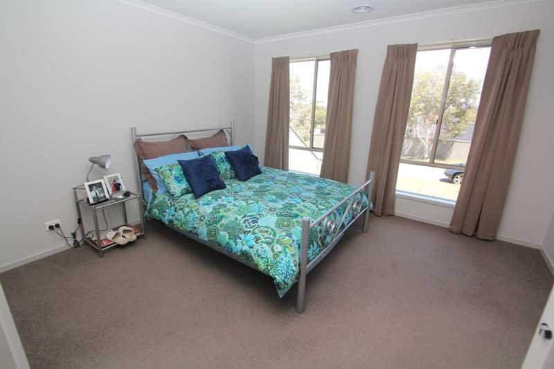 11 Catherine Court BROWN HILL 3
