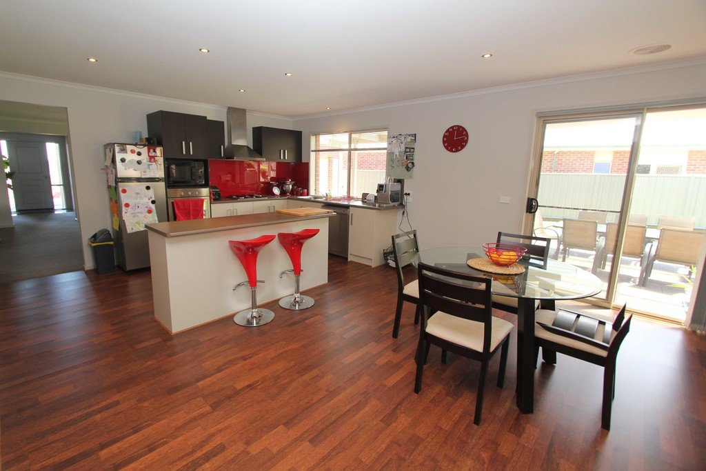 11 Catherine Court BROWN HILL 10
