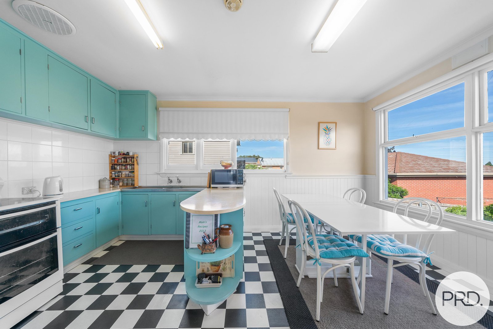 1/1 Chestnut Avenue LUTANA 3