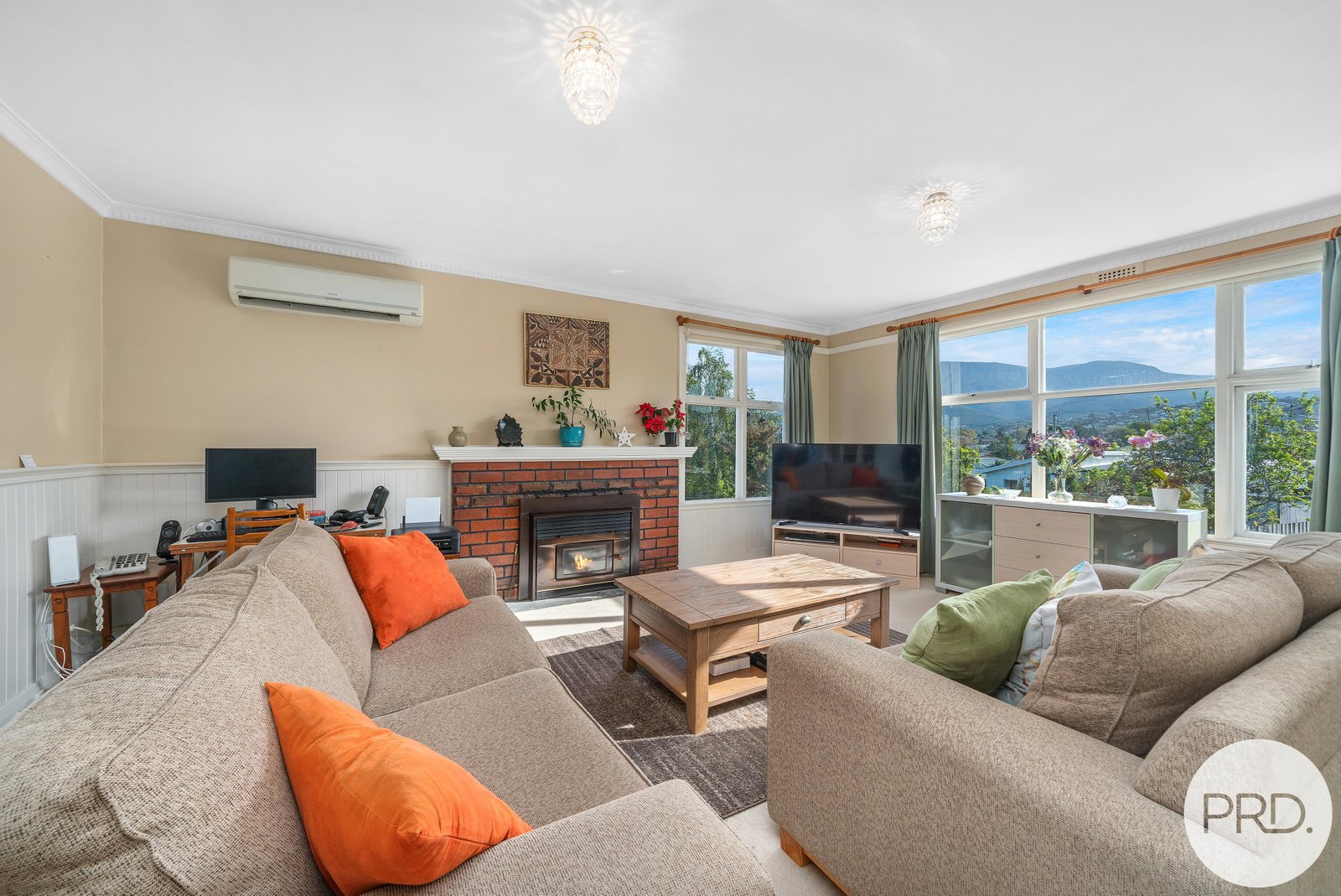 1/1 Chestnut Avenue LUTANA 4