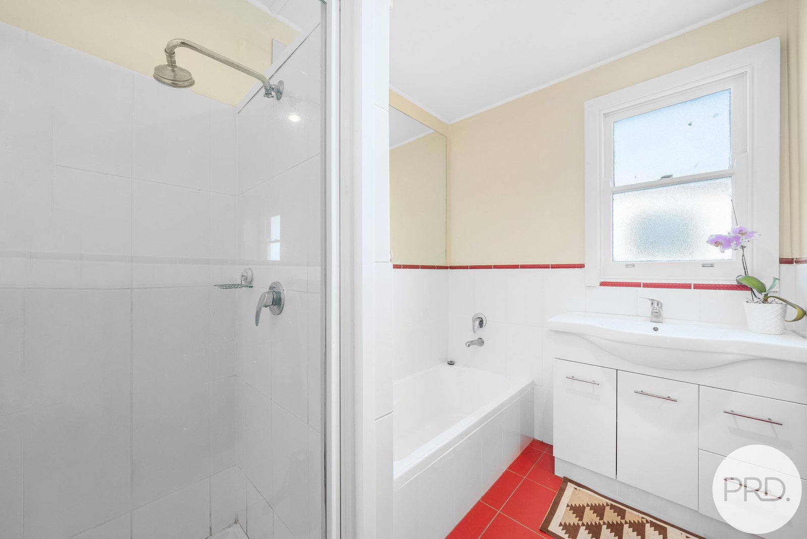 1/1 Chestnut Avenue LUTANA 9