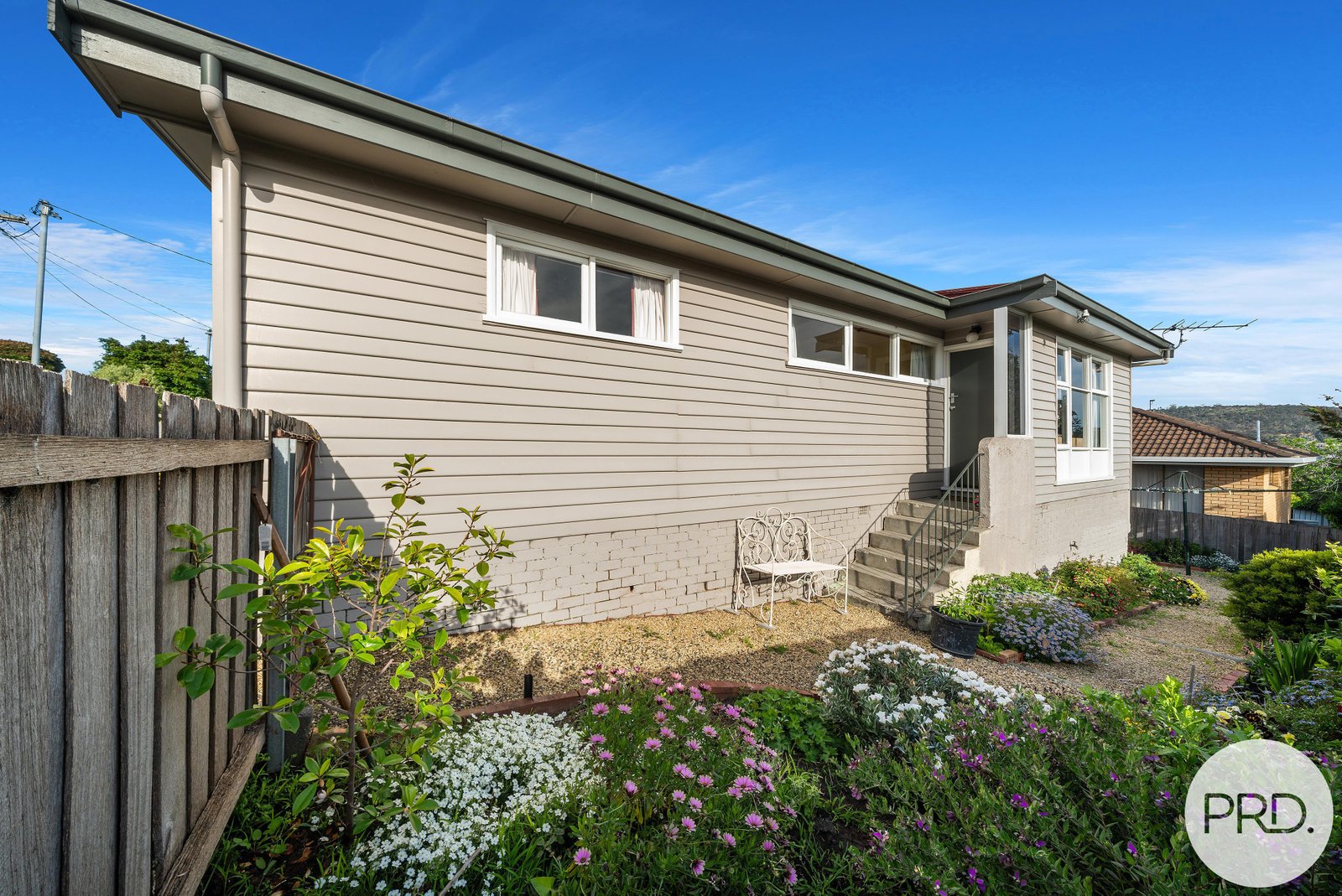 1/1 Chestnut Avenue LUTANA 13